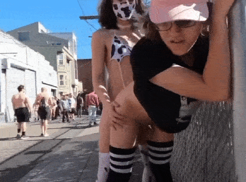 Two crossdressers fuck in the street without looking at passers-by